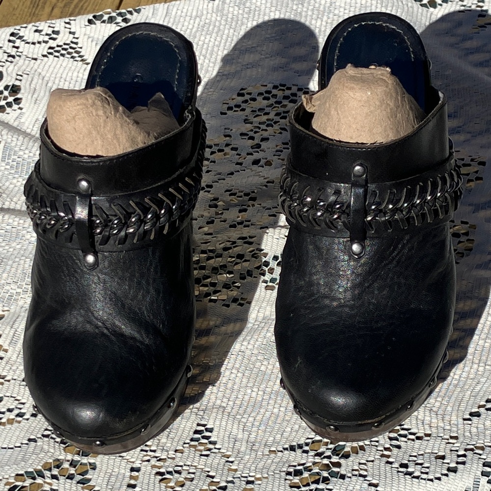 Giani Bernini Black Leather Mules with Chain Detail